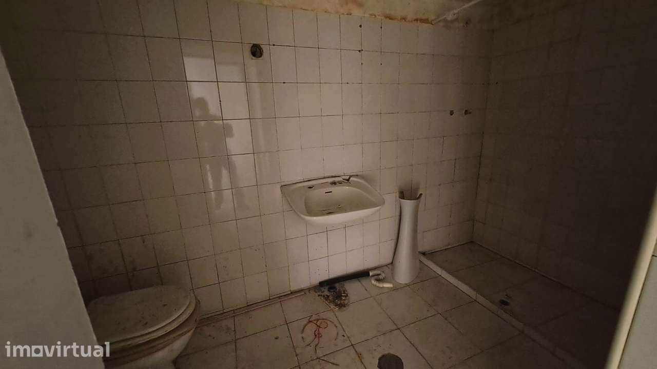 Moradia T6 para reconstrução- Santa Clara, Coimbra - Grande imagem: 4/29