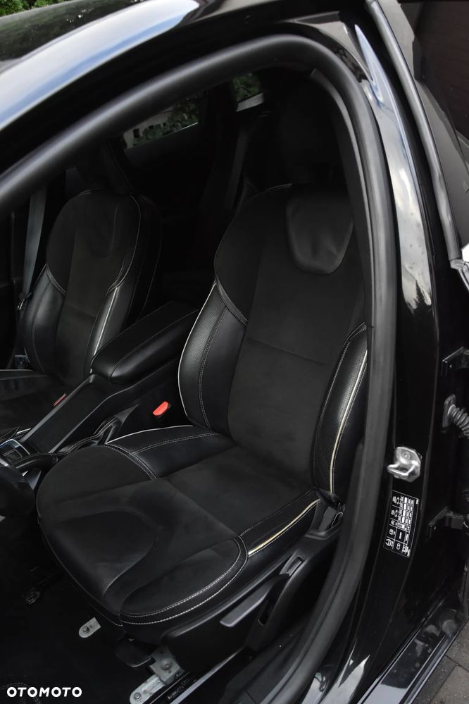 Volvo V40 D4 Drive-E R-Design Summum - 11