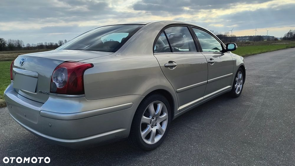 Toyota Avensis - 8