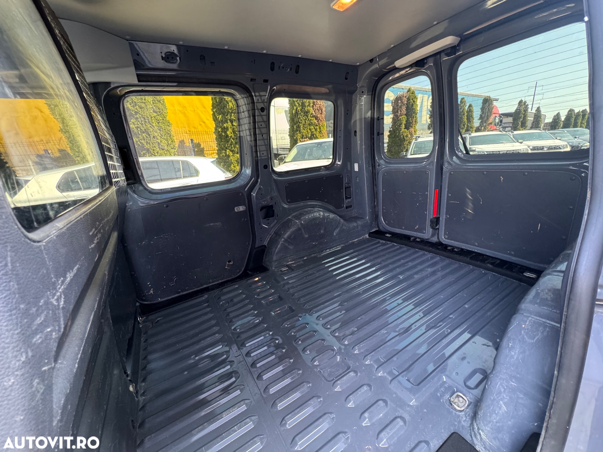 Volkswagen Caddy - 11