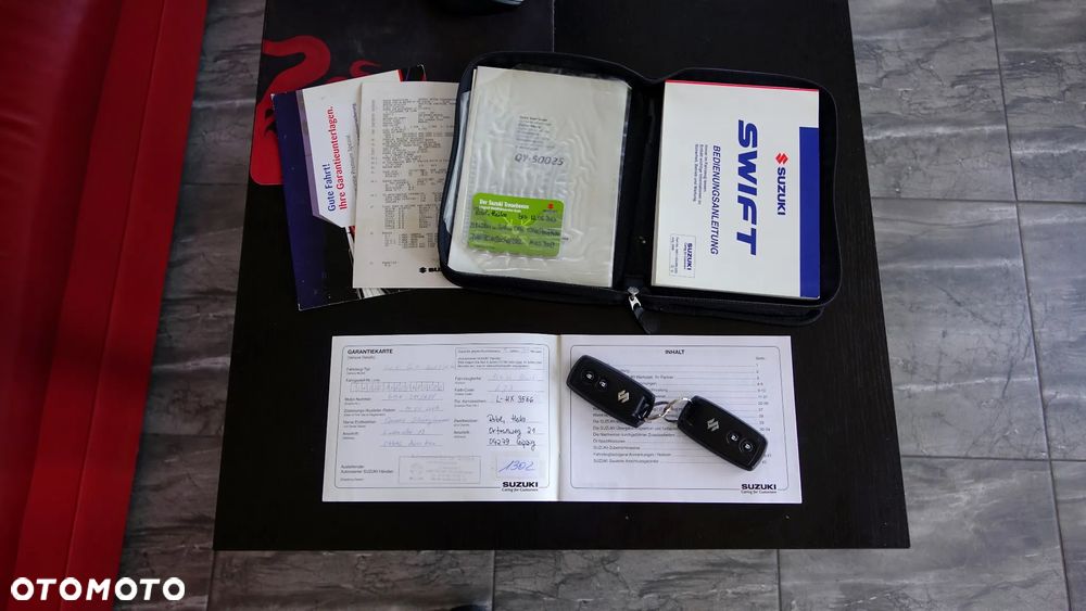 Suzuki Swift 1.3 Black and White - 22
