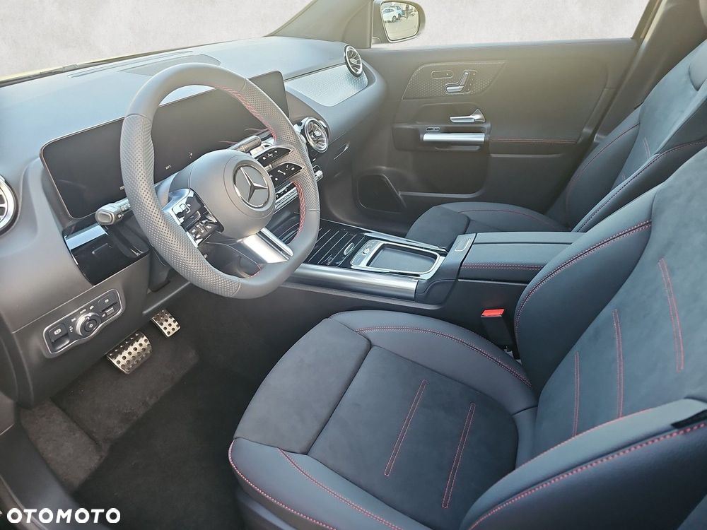 Mercedes-Benz GLA - 11