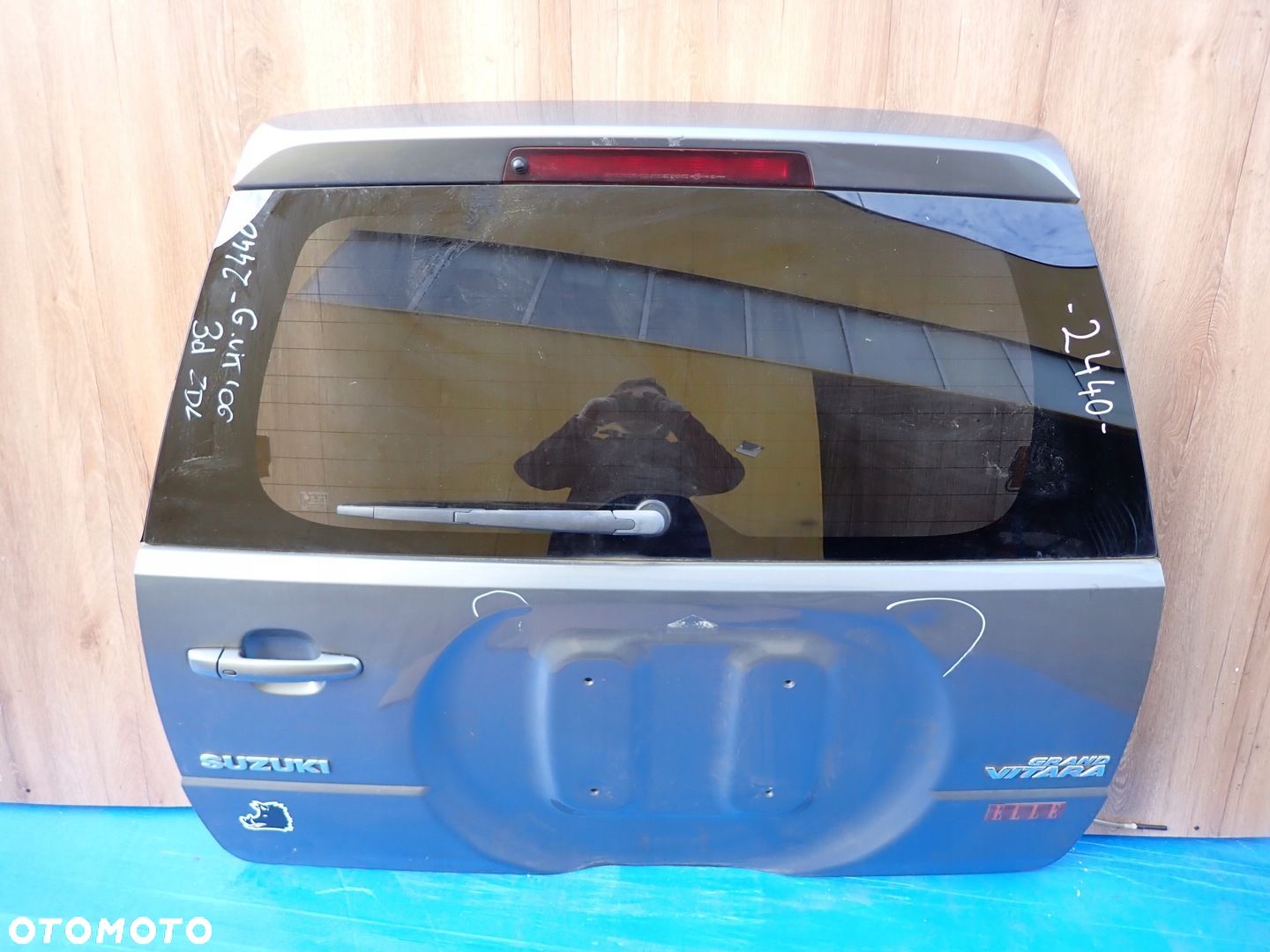 SUZUKI GRAND VITARA 06- KLAPA BAGAŻNIKA SZYBA TYŁ - 1