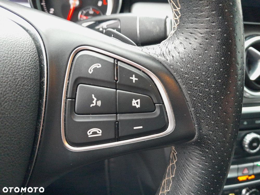 Mercedes-Benz GLA 200 7G-DCT Urban - 22