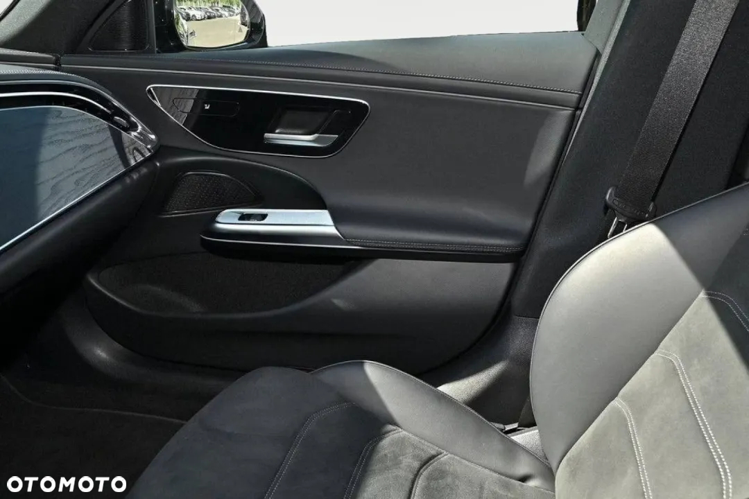 Mercedes-Benz Klasa E 220 d T 4Matic 9G-TRONIC - 13