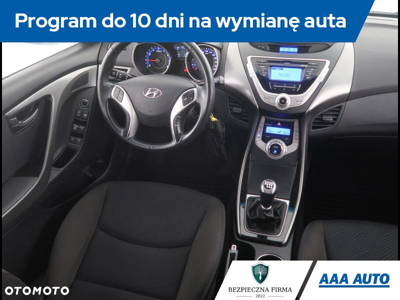 Hyundai Elantra - 8