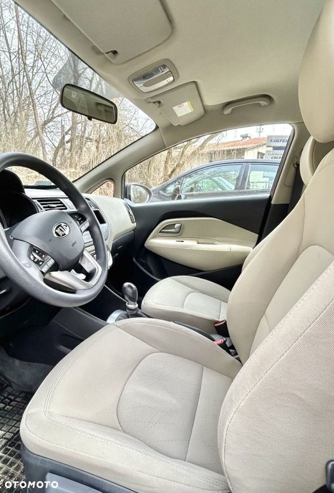 Kia Rio 1.4 L - 7