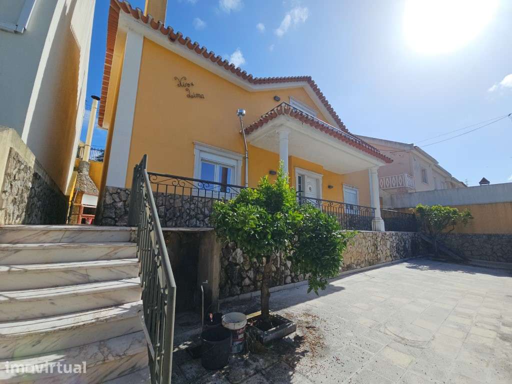 Moradia Isolada T3 de Excelente Construção em Belas, Sintra - 2 Pis... - Grande imagem: 3/41