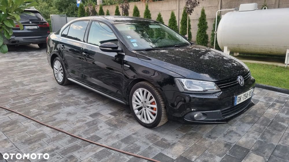 Volkswagen Jetta - 2