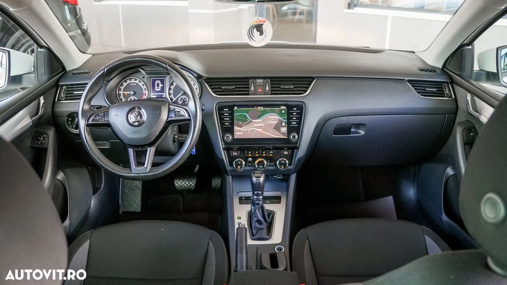 Skoda Octavia Combi Diesel 1.6 TDI DSG Ambition - 9