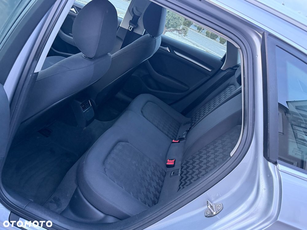 Audi A3 Sportback 1.6 TDI (clean diesel) S line Sportpaket - 25
