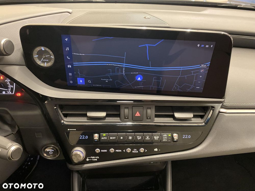 Lexus ES 300h Business Edition - 16