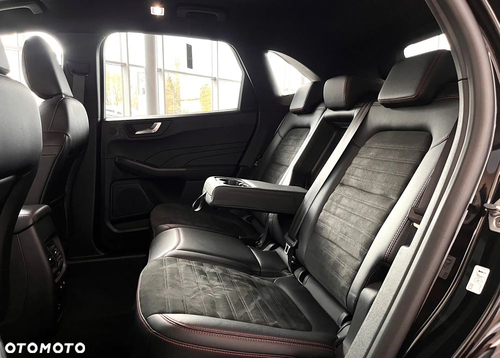 Ford Kuga 2.5P PHEV FWD ST-Line X - 29