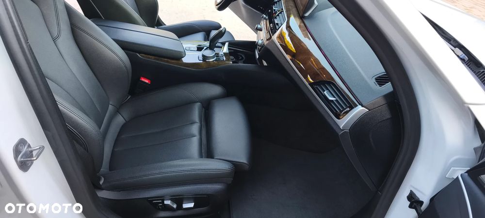 BMW Seria 5 530i Sport Line - 26