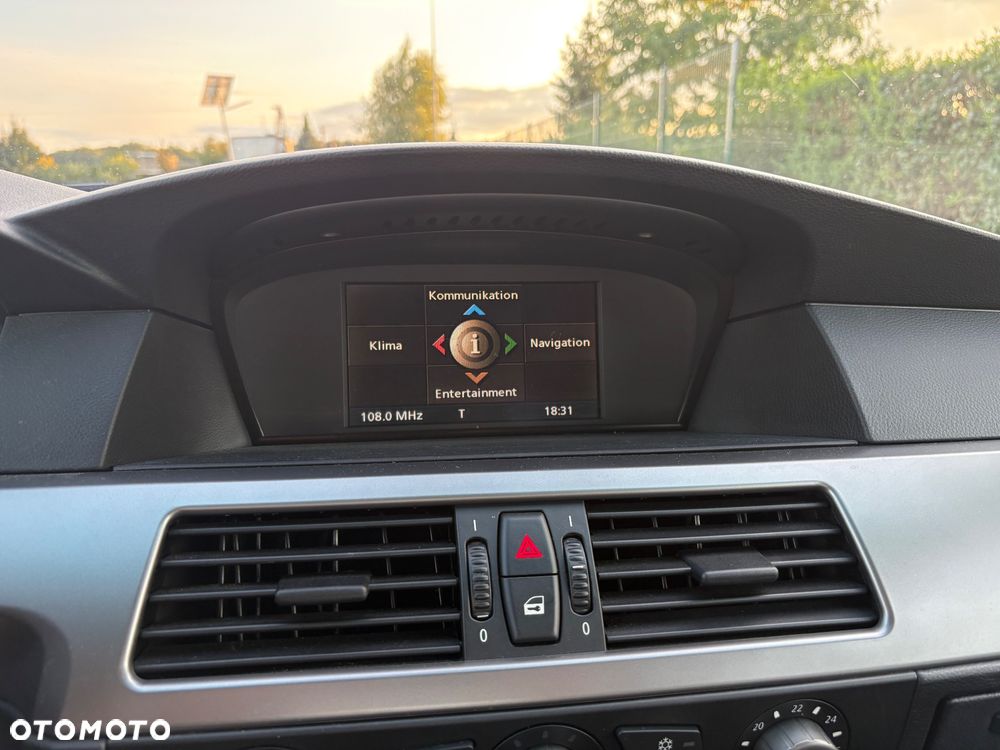BMW Seria 5 520i - 17