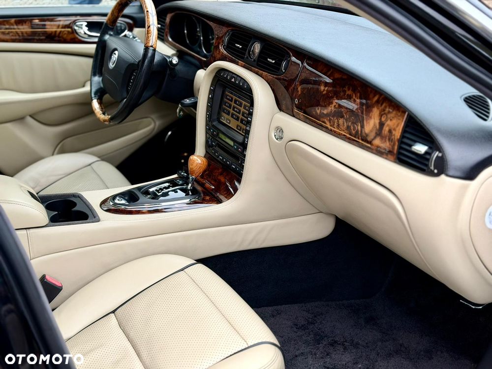 Jaguar XJ XJ8 4.2 Executive - 38