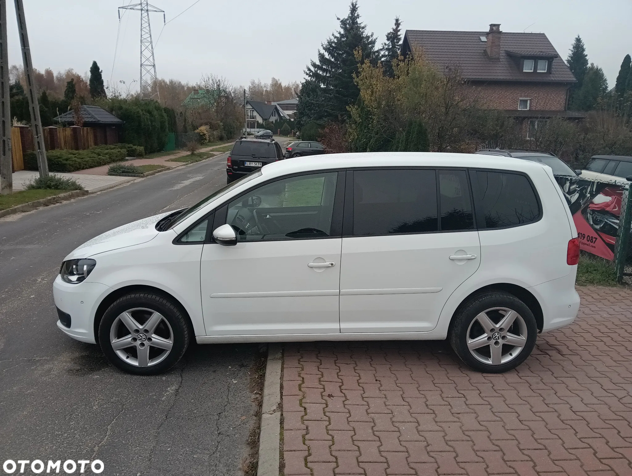 Volkswagen Touran 2.0 TDI DPF BlueMotion Technology DSG Comfortline - 18