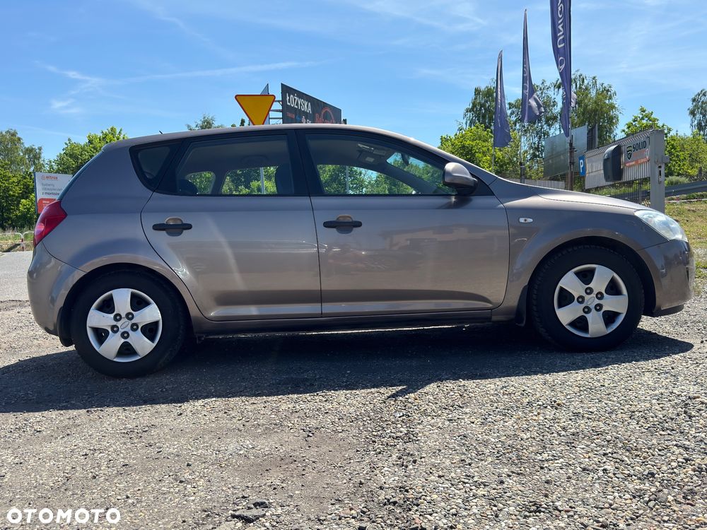 Kia Ceed 1.6 Comfort - 12