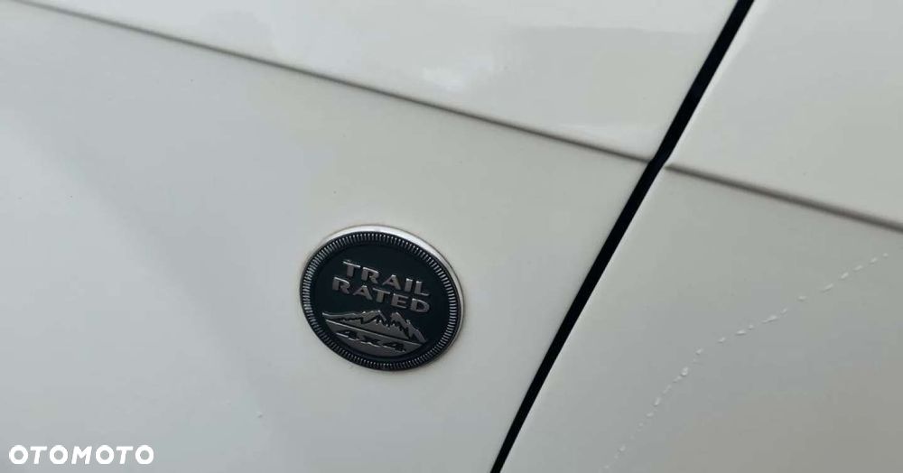 Jeep Grand Cherokee - 38