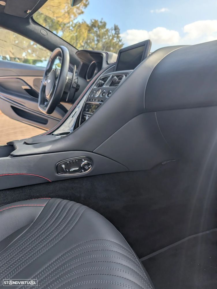 Aston Martin DB11 Coupé V8 Auto - 15