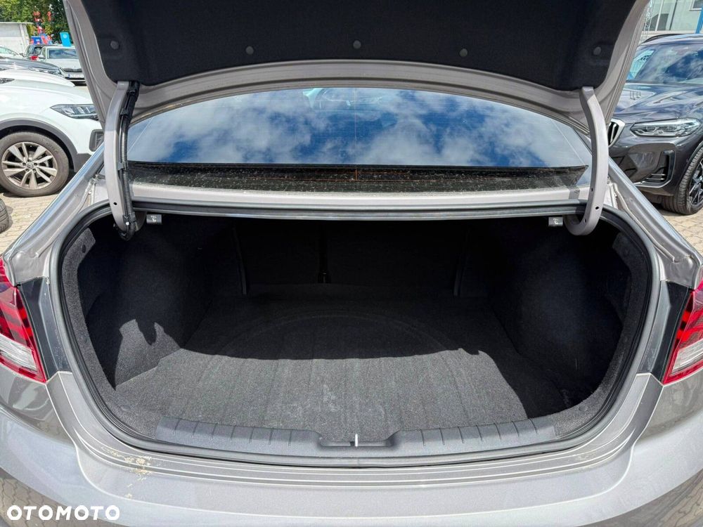 Hyundai Elantra 1.6 Comfort - 10