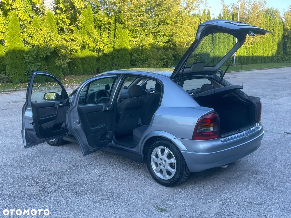 Opel Astra 1.6 Njoy - 40