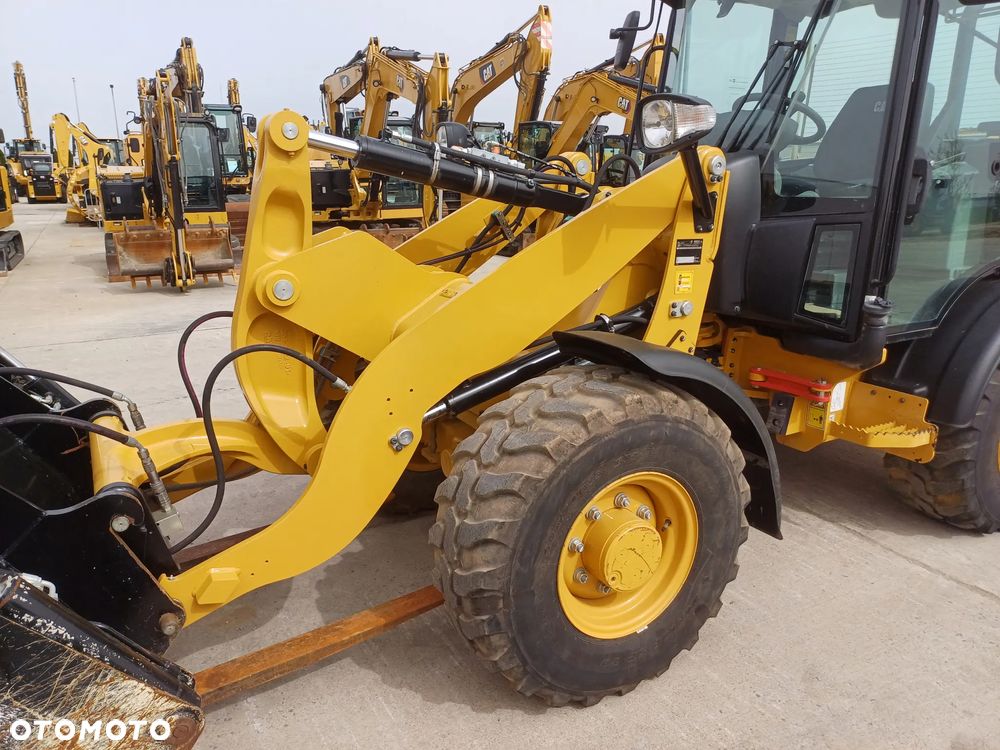 Caterpillar 906M - 9