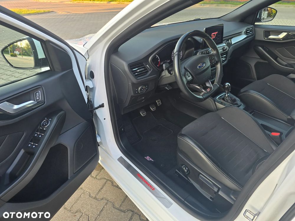 Ford Focus 2.0 EcoBlue ST - 17