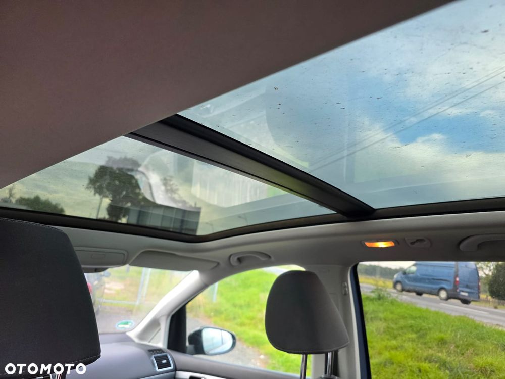 Volkswagen Touran - 10