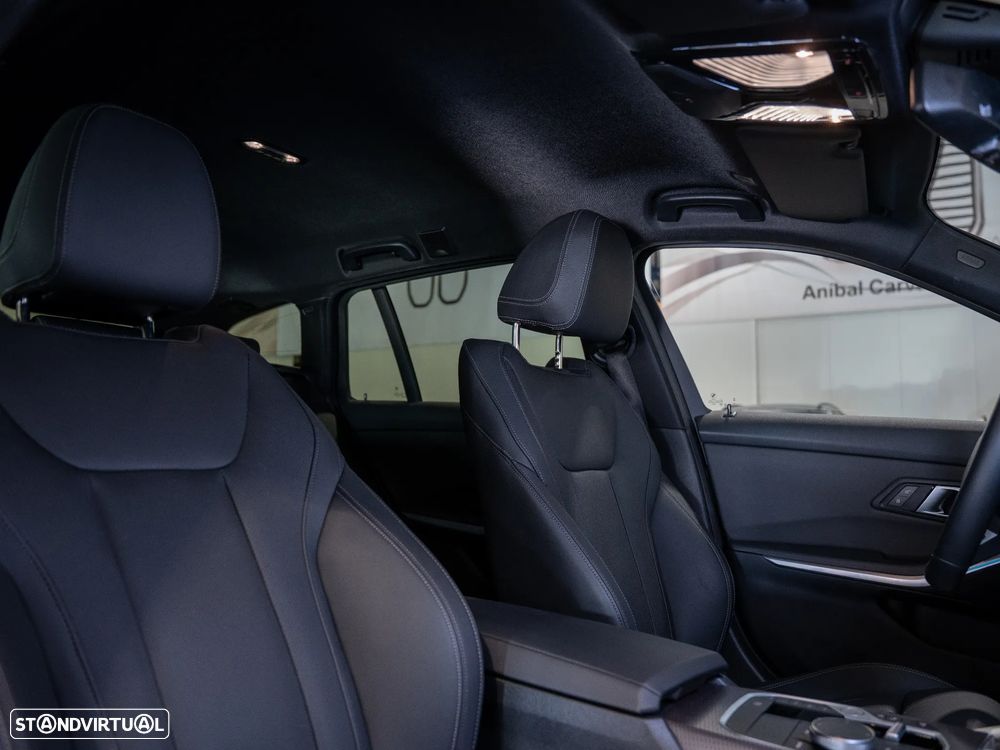 BMW 330 e Pack Desportivo M Auto - 26