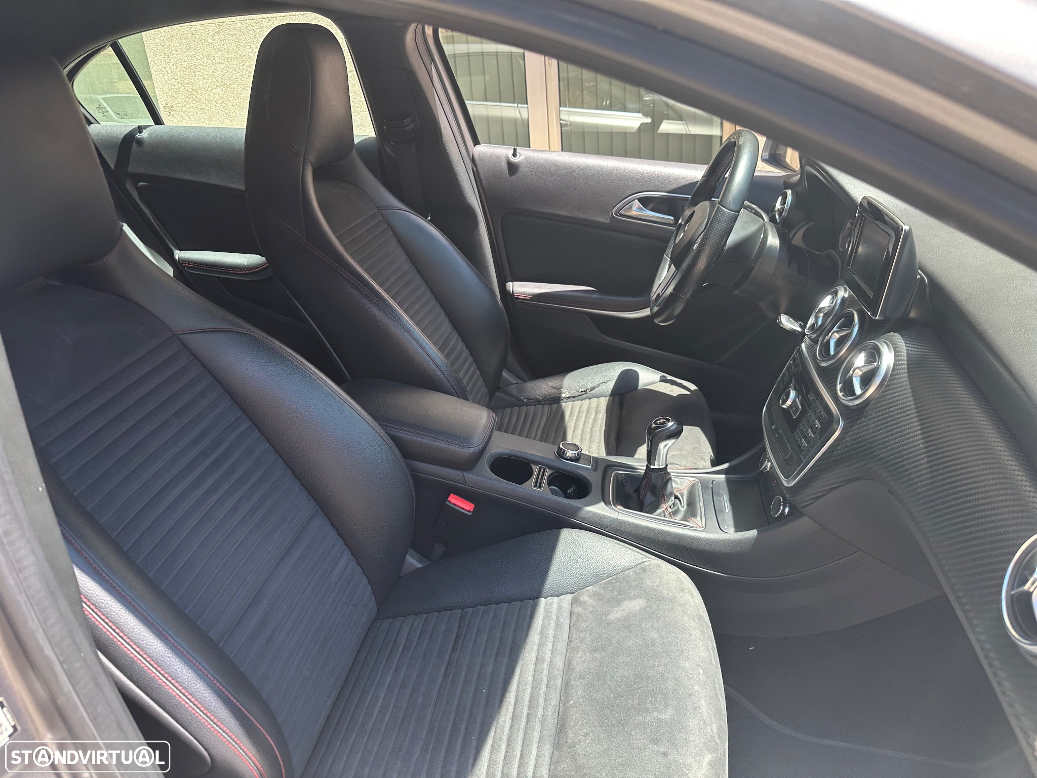 Mercedes-Benz A 180 d AMG Line - 15