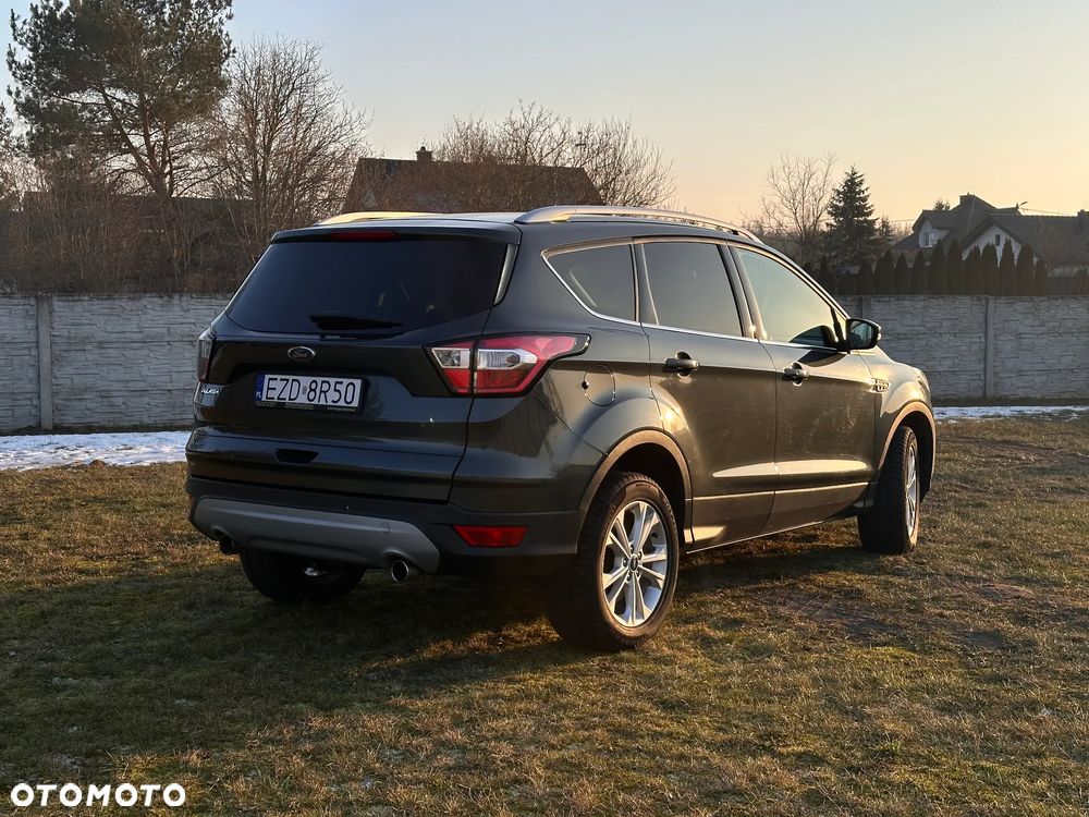 Ford Kuga 1.5 TDCi 2x4 Titanium - 4