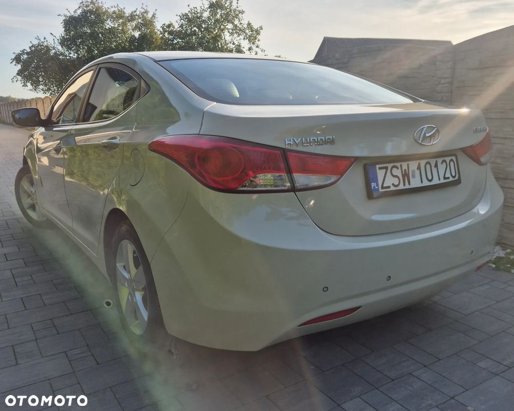 Hyundai Elantra 1.6 Comfort - 4