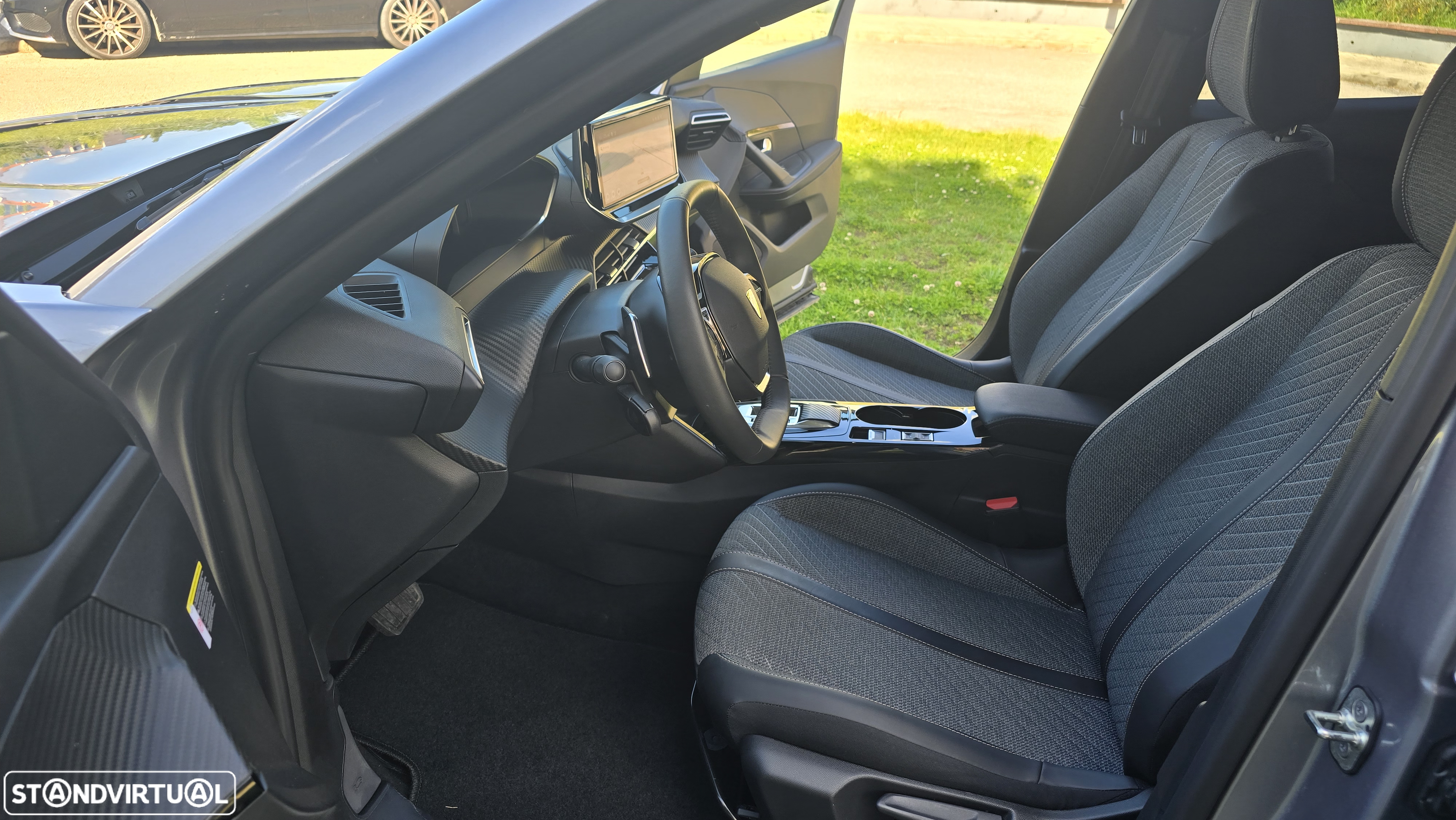 Peugeot 2008 1.2 PureTech Allure Pack EAT8 - 16