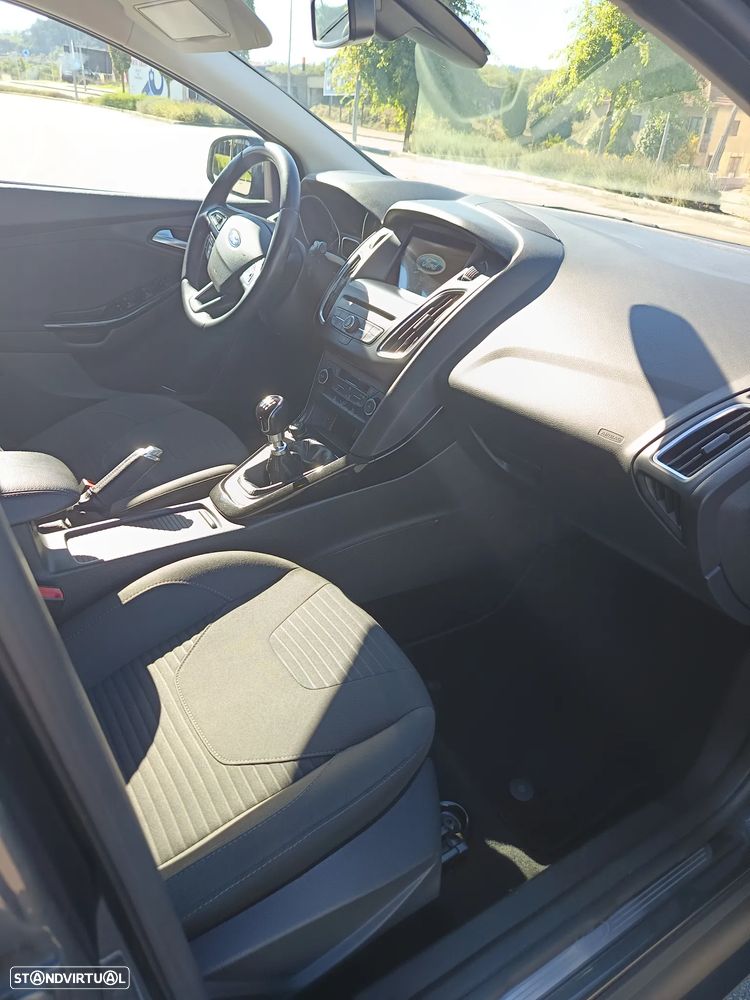 Ford Focus SW 1.0 EcoBoost Titanium - 6