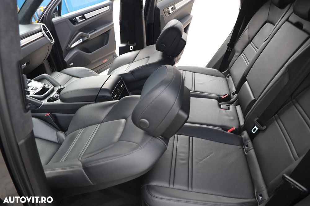 Porsche Cayenne Turbo Tiptronic S - 11