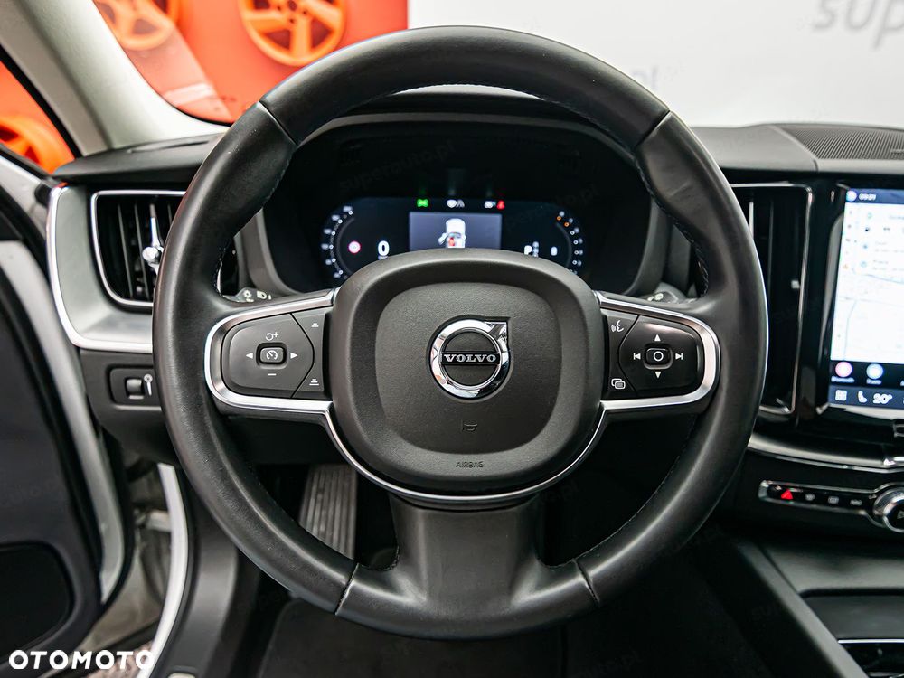 Volvo XC 60 B4 B Momentum - 17
