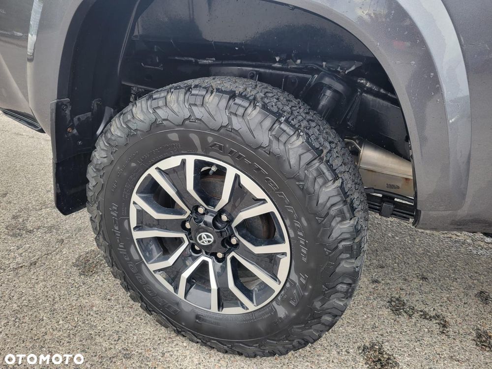Toyota Tacoma - 15