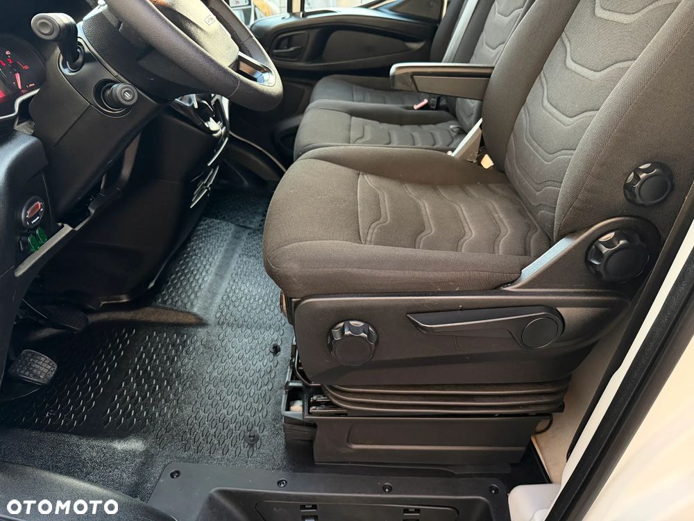 Iveco Daily L4H2 Bliźniaki - 22