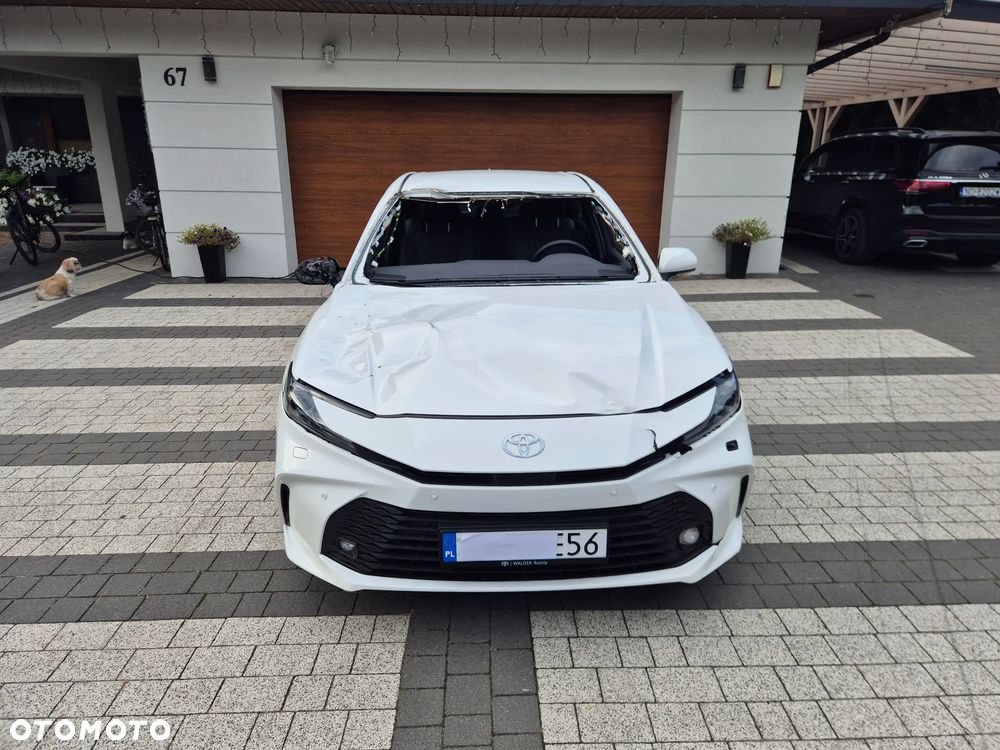 Toyota Camry - 4
