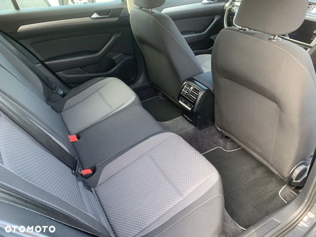 Volkswagen Passat - 9
