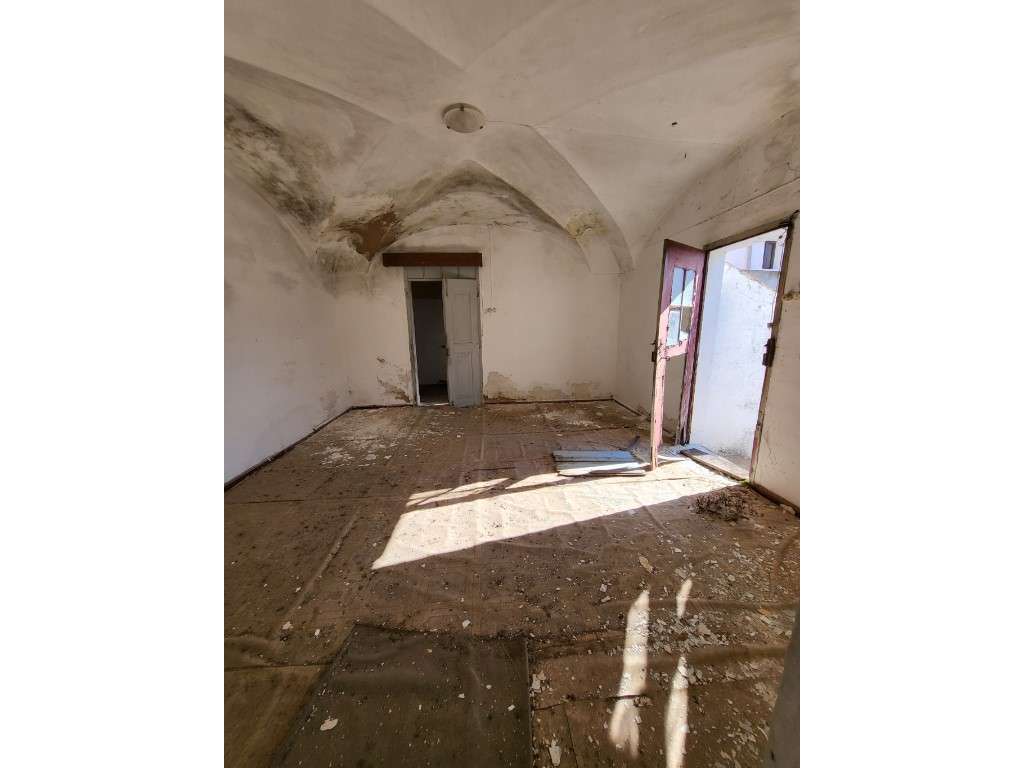 Moradia T2+3 na Vila de Redondo - Grande imagem: 2/23