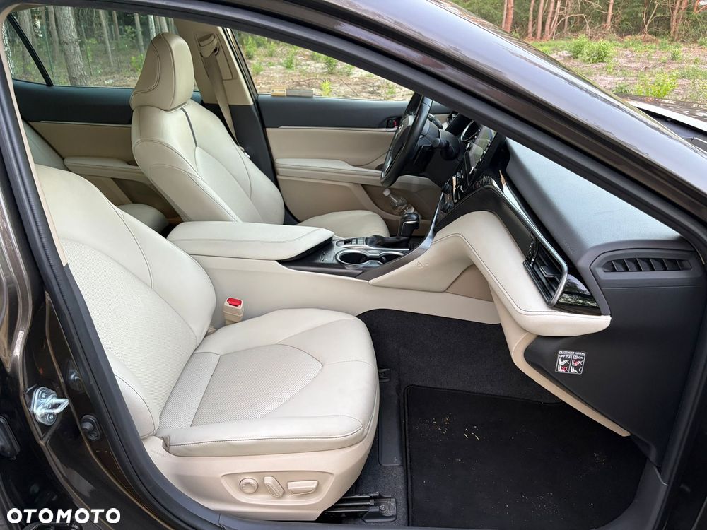 Toyota Camry 2.5 Hybrid Executive CVT - 15