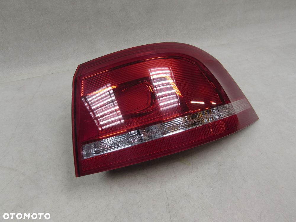 VW PASSAT B7 KOMBI 10-15 LAMPA TYL PRAWA BLOTNIKA 3AF945096 - 3