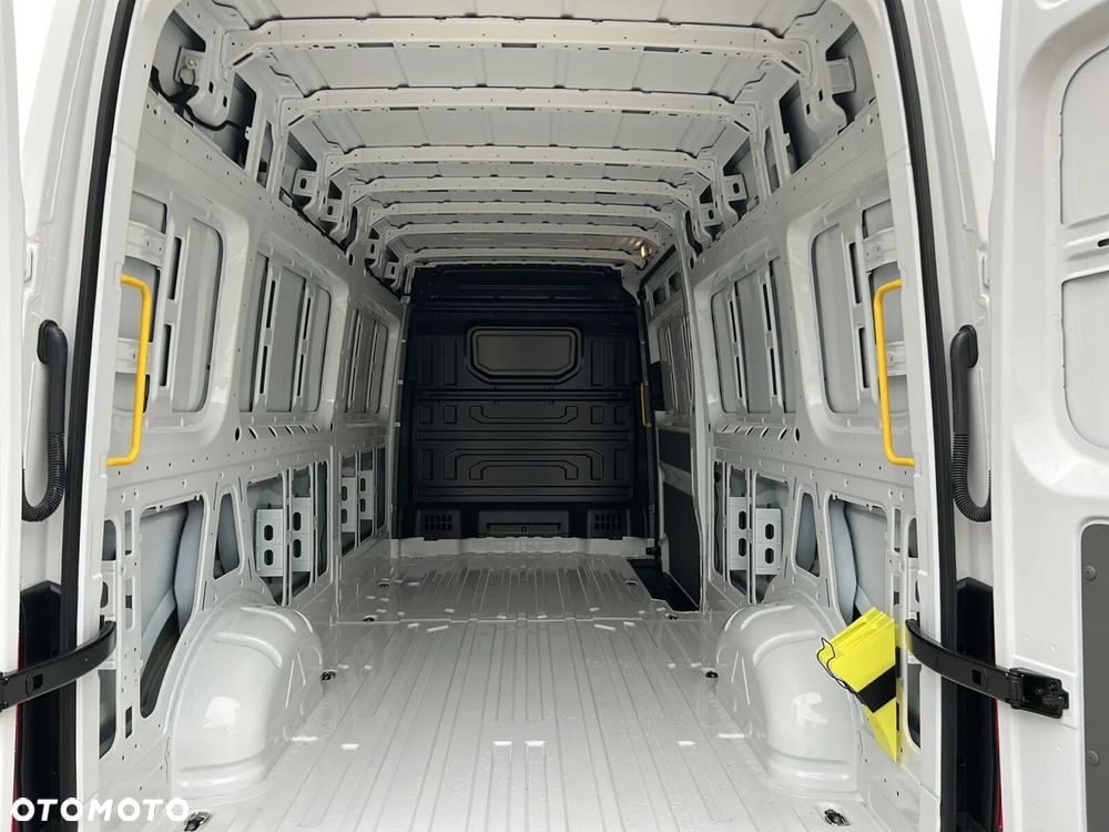 Volkswagen Crafter Furgon 4490 - 13