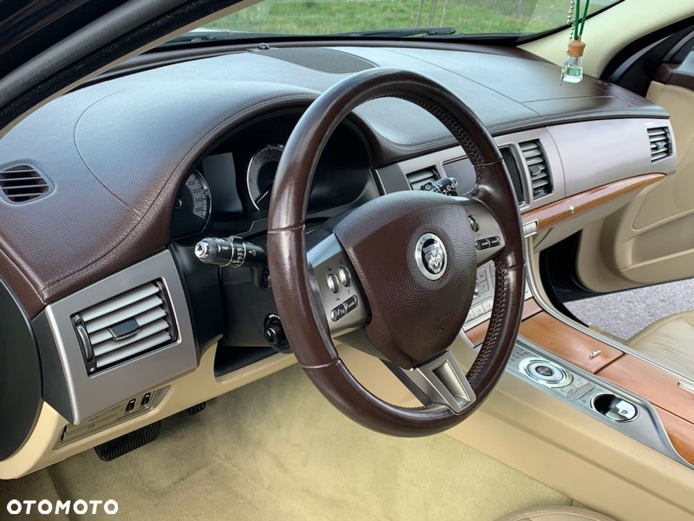 Jaguar XF 3.0 V6 D Premium Luxury - 15
