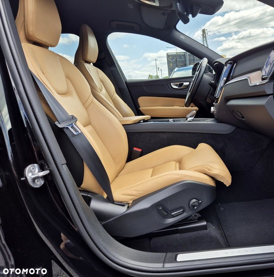 Volvo XC 60 B4 D AWD Ultimate Dark - 9