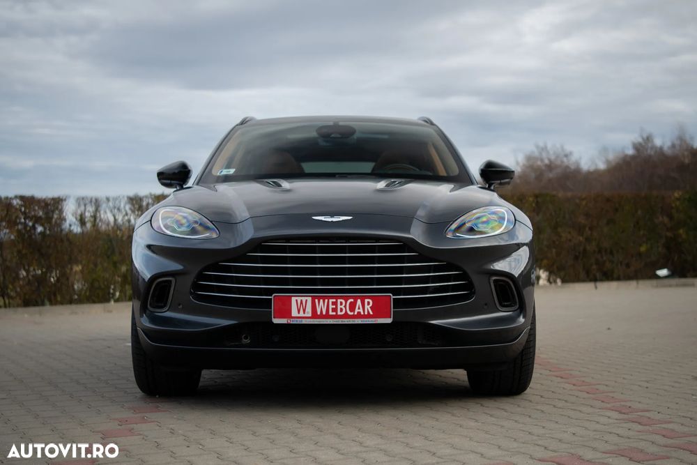 Aston Martin DBX - 3