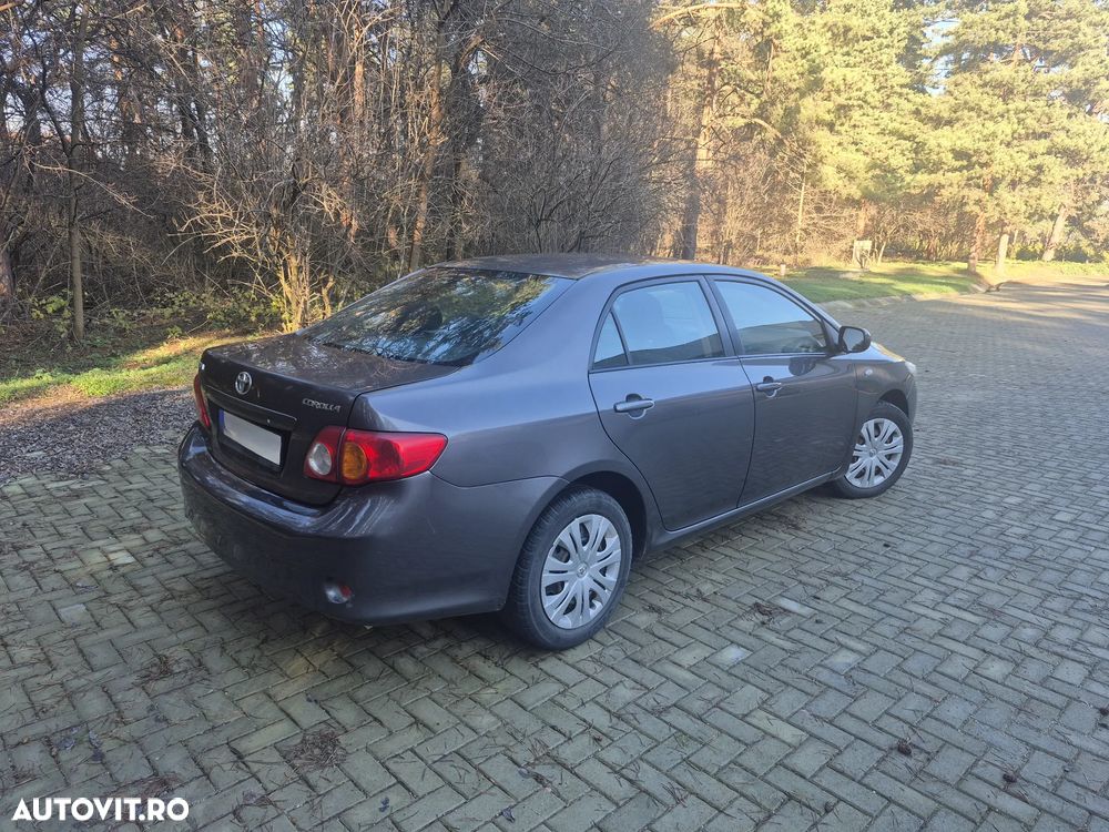 Toyota Corolla 1.4 Sdn. Luna - 1