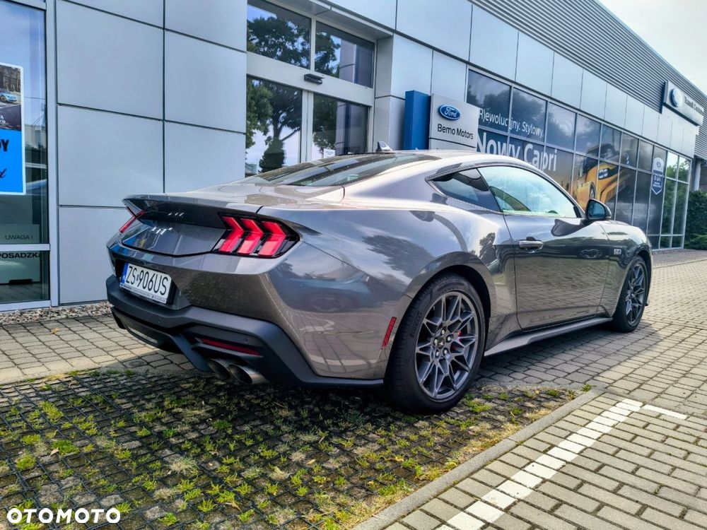 Ford Mustang - 5